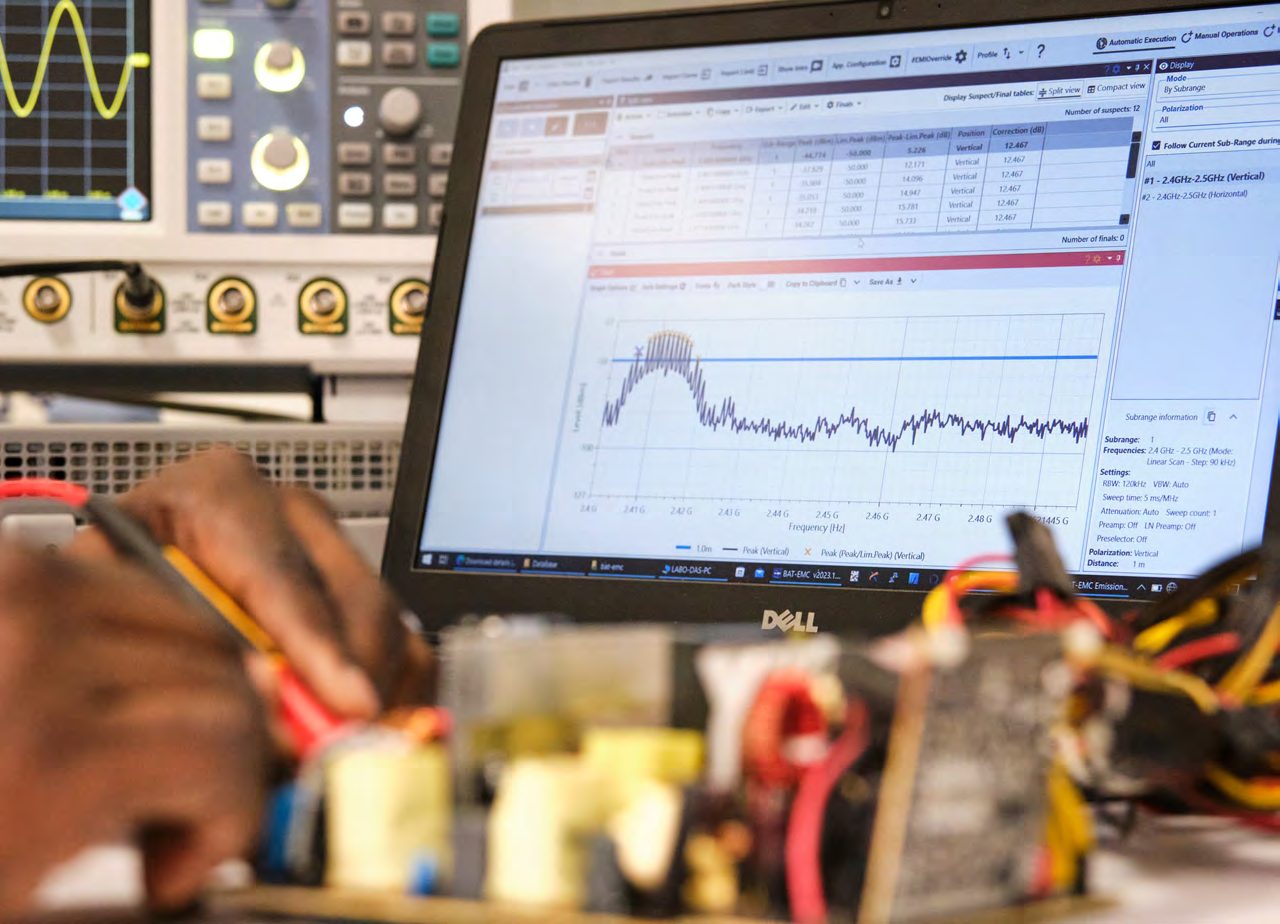 BAT-EMC running an emission measurement on a laboratory bench